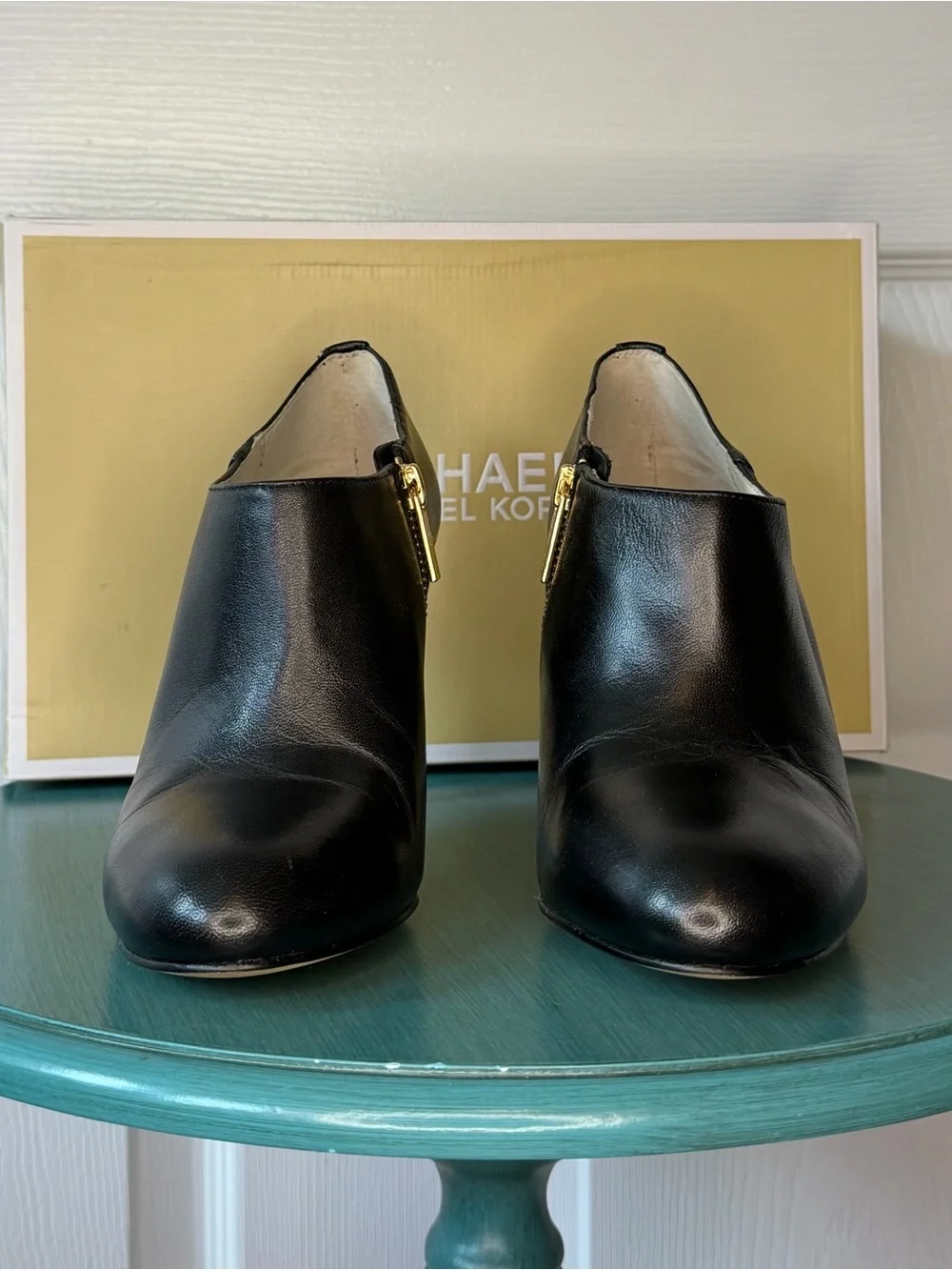 MICHAEL Michael Kors Sammy Black Leather Ankle Booties with 3.5” Heel - size 7